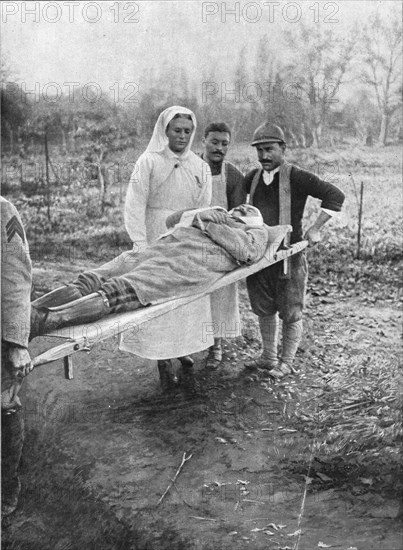 'Tombe dans la bataille pour Douaumont; le corps du generalde brigade Ancelm rapporte a l'ambulance' Creator: Unknown.