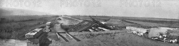 'Sur la route de Monastir ; La route de Monastir coupee par les Bulgares en retraite', 1916. Creator: Unknown.