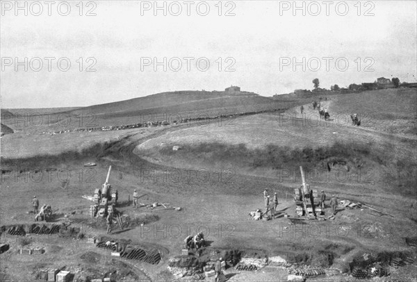 'Sur la Tcherna ; Pieces francaises de 155 long en batterie pour appuyer la progression de l'infante Creator: Unknown.