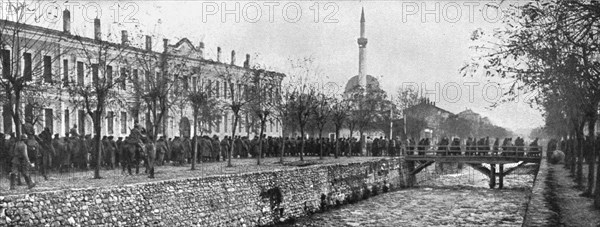 'La derniere etape de l'offensive; Defile de prisonniers bulgares a monastir, le 19 novembre 1916, s Creator: Unknown.