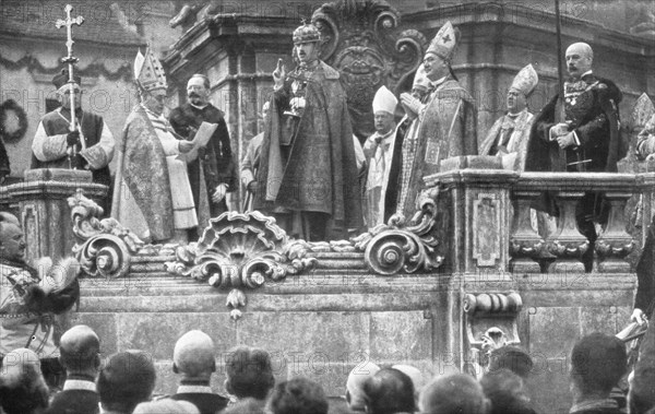 'Le couronnement de Charles IV en Hongrie ; Charles 1 , successeur de Francois-Joseph, etait couronn Creator: Unknown.