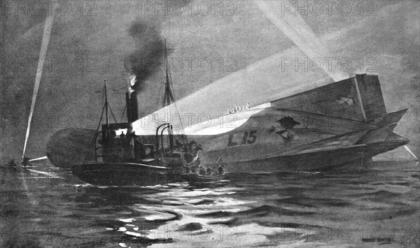 'Tombe a la Mer; L'equipage du zeppelin L-15, atteint d'un obus a l'arriere, au cours d'un raid sur  Creator: Unknown.