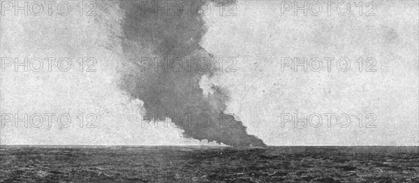 'Canonne, pius torpille en mer; L'explosion finale du L-7, sous le choc d'une torpille', 1916. Creator: Unknown.