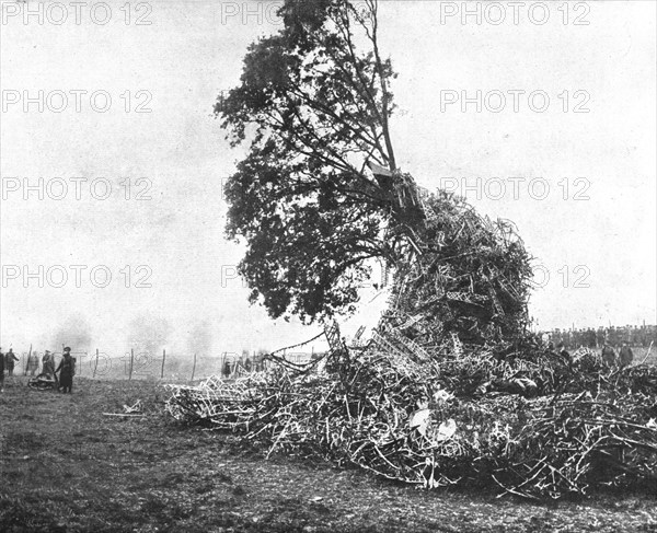 'Les epaves de l'air; Les restes du zeppelin L-31 detruit par le canon, en Angleterre, dans la nuit  Creator: Unknown.