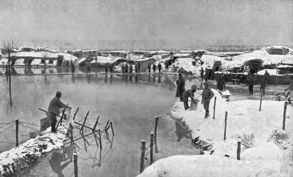'Un secteur humide; L'inondation d'un cantonnement de deuxieme ligne en Champagne', 1917. Creator: Unknown.