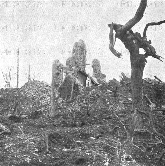 'La retraite allemande; Les restes d'un pavillon dans le parc du chateau', 1917. Creator: Unknown.