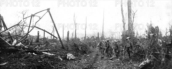 'L'avance Britannique; Un detachement de sapeurs etablit une route en territoire libere', 1917. Creator: Unknown.