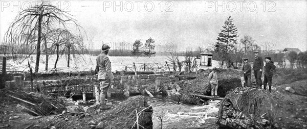 'En territoire libere; Les inondations provoquees autour de Noyon, rentre en notre possession le 18  Creator: Unknown.