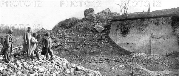 'En territoire libere; Le general Franchet d'Esperey devant les ruines du chateau historique de Ham' Creator: Unknown.