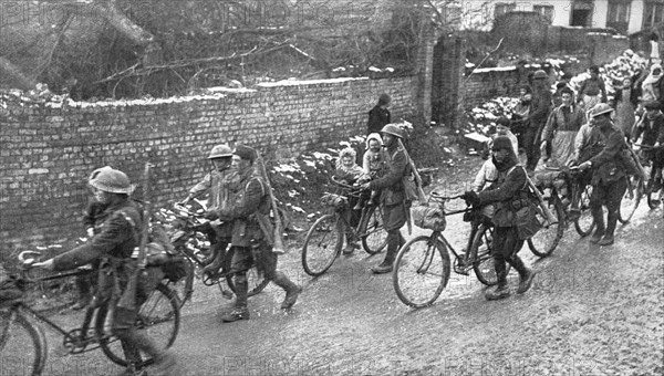 ''De la joie pour Tous; Entoures par les enfants d'un village reconquis, des cyclistes anglais ont i Creator: Unknown.