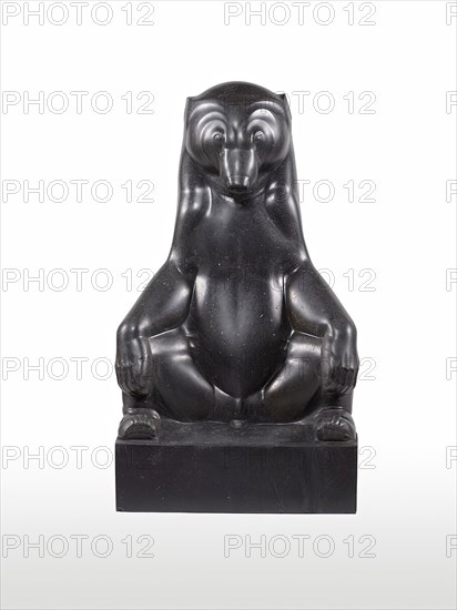 Seated bear, 1912/1913. Creator: Franz Barwig.