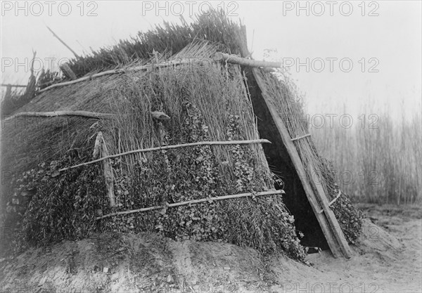 Chemehuevi house, c1924. Creator: Edward Sheriff Curtis.