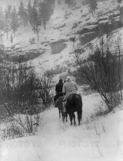 Winter hunter[s]-Apsaroke, c1908. Creator: Edward Sheriff Curtis.