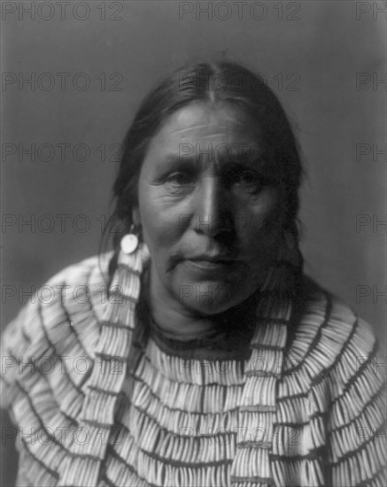 Hidatsa woman, c1908. Creator: Edward Sheriff Curtis.