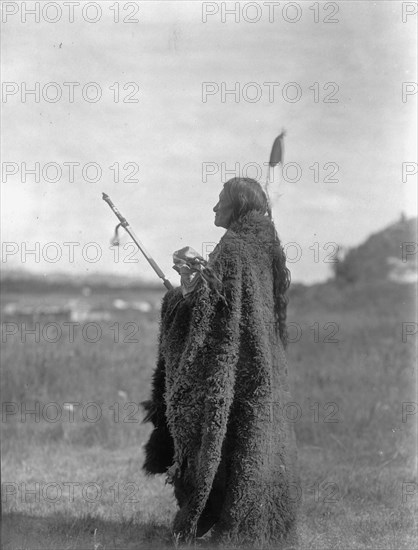 Hu Kalowa Pi ceremony, c1907. Creator: Edward Sheriff Curtis.