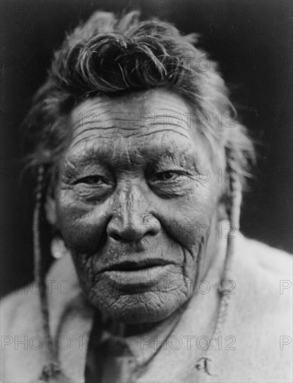 Tsaassi-Mis-salla ("Crow with Necklace")-Sarsi, c1927. Creator: Edward Sheriff Curtis.