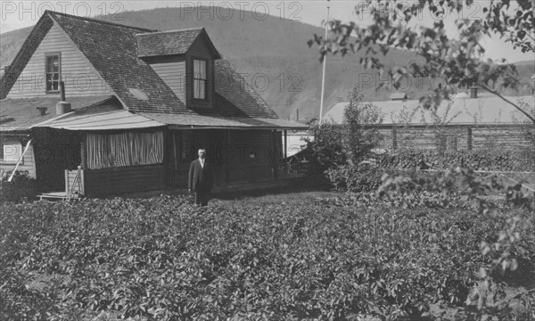 Man in frontyard of house, between c1900 and 1916. Creator: Unknown.