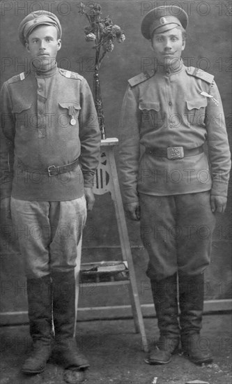 Two unknown soldiers., early 20th century. Creator: B. Gusak.