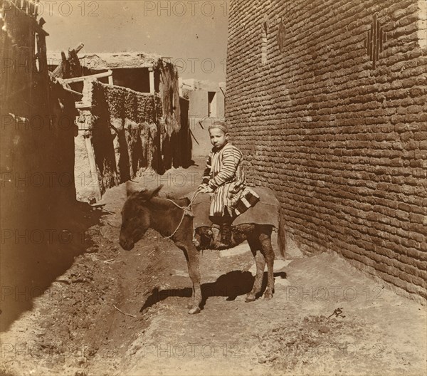 On a street of old Samarkand, between 1905 and 1915. Creator: Sergey Mikhaylovich Prokudin-Gorsky.