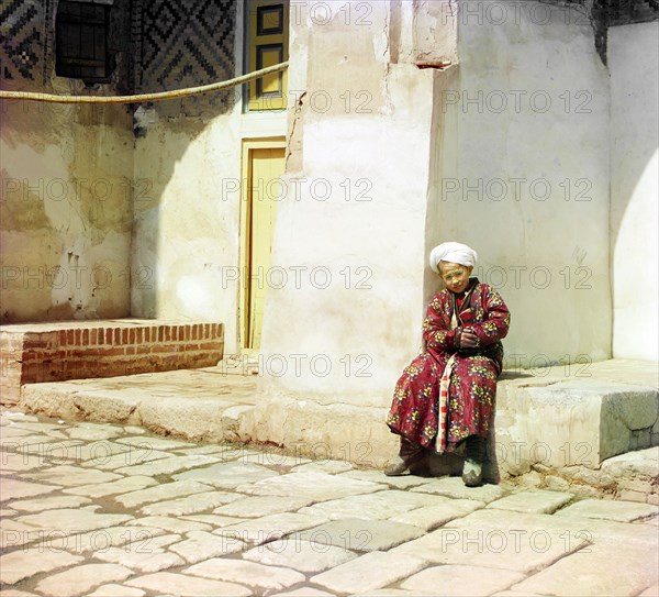 In the court of Shir-Dor mosque, Samarkand, between 1905 and 1915. Creator: Sergey Mikhaylovich Prokudin-Gorsky.