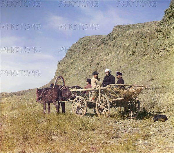 At work on the upper reaches of the Syr-Darya, Golodnaia Steppe, between 1905 and 1915. Creator: Sergey Mikhaylovich Prokudin-Gorsky.