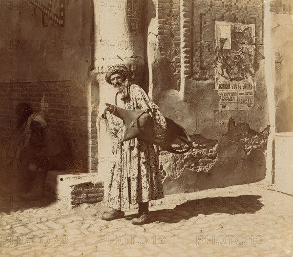 Water-carrier, Samarkand, between 1905 and 1915. Creator: Sergey Mikhaylovich Prokudin-Gorsky.