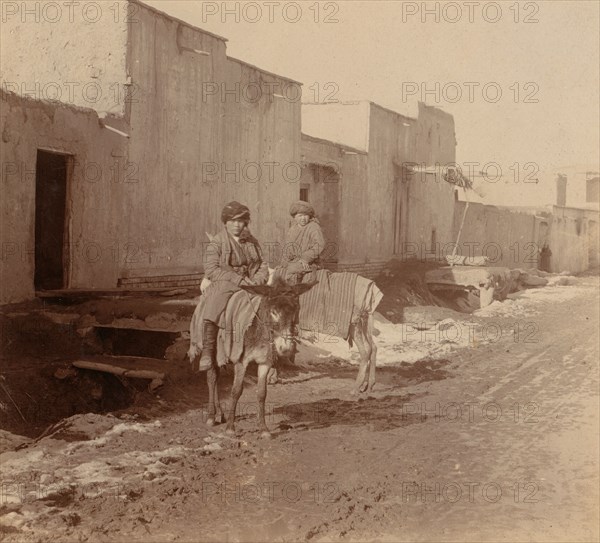 On the street in Samarkand, between 1905 and 1915. Creator: Sergey Mikhaylovich Prokudin-Gorsky.