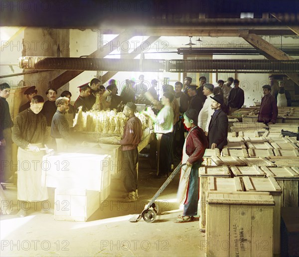 Packaging department, Borzhom, between 1905 and 1915. Creator: Sergey Mikhaylovich Prokudin-Gorsky.