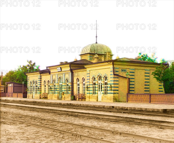 Village of Farab, Turkmenistan; Railroad station and tracks, between 1905 and 1915. Creator: Sergey Mikhaylovich Prokudin-Gorsky.