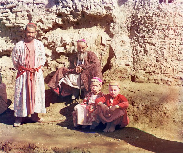 Sart types, Samarkand, between 1905 and 1915. Creator: Sergey Mikhaylovich Prokudin-Gorsky.