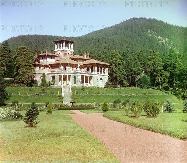 General view of the Likanskii Palace from the Kura River, between 1905 and 1915. Creator: Sergey Mikhaylovich Prokudin-Gorsky.