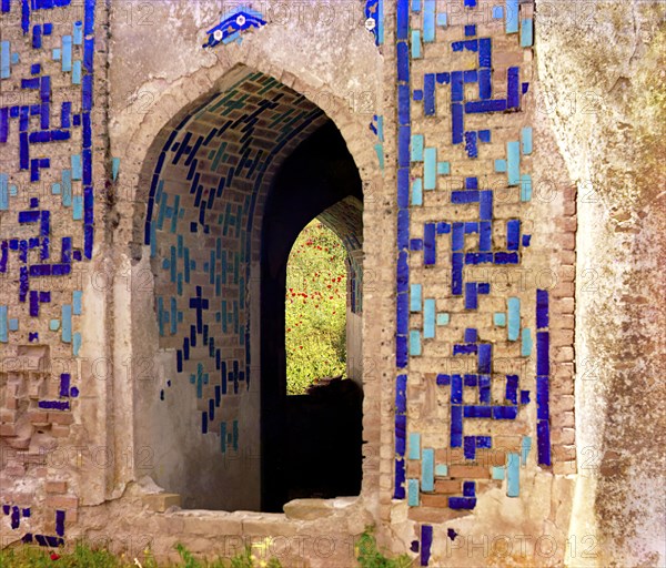 Study in Shakh-i Zindeh mosque, Samarkand, between 1905 and 1915. Creator: Sergey Mikhaylovich Prokudin-Gorsky.