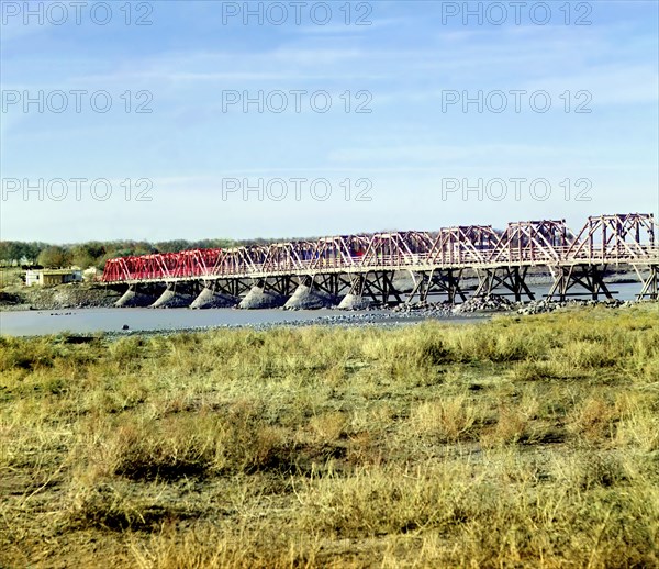 Bridge beyond the rapids, over the Syr-Darya from the right bank, Golodnaia..., between 1905-1915. Creator: Sergey Mikhaylovich Prokudin-Gorsky.