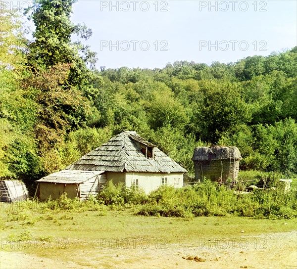 Koldakhvary: shed for drying corn, between 1905 and 1915. Creator: Sergey Mikhaylovich Prokudin-Gorsky.