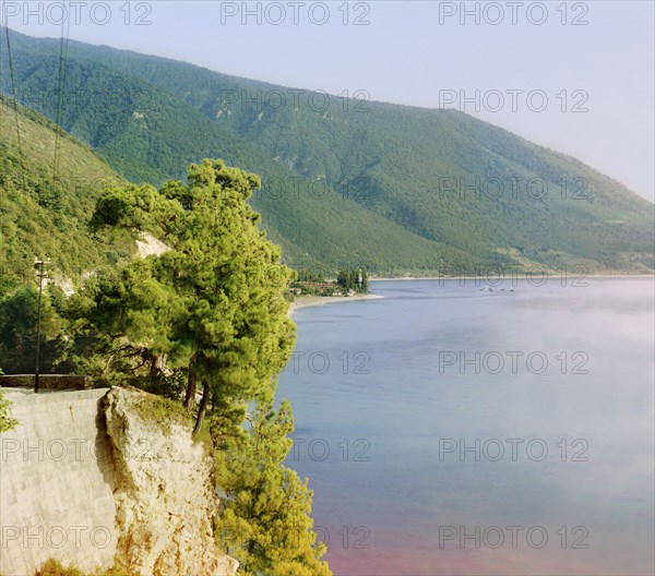 Sea coast at Gagra (toward Adler), between 1905 and 1915. Creator: Sergey Mikhaylovich Prokudin-Gorsky.