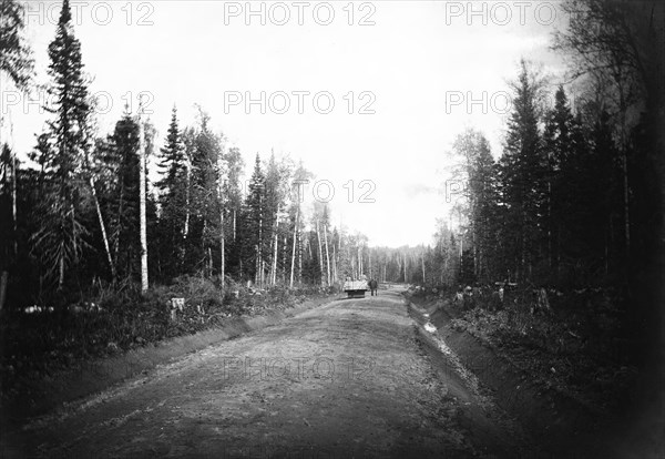 Road rolling, 1909. Creator: Dorozhno-Stroitel'nyi Otdel.