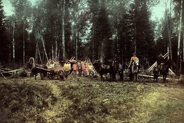 Group of Workers at the Zimov'evsko-Meshchaninovskaia Railroad, 1906-1908. Creator: Dorozhno-Stroitel'nyi Otdel.