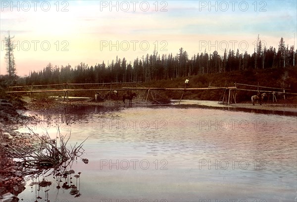 Temporary Crossing Built by Settlers Over the Zolotoi-Kita River. Zimov'evsko-Mesh..., 1906-1908. Creator: Dorozhno-Stroitel'nyi Otdel.