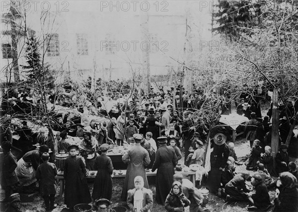 Public feeding of poor children in the Ascension Monastery, 1900. Creators: I. A. Podgorbunskii, V. I. Podgorbunskii.