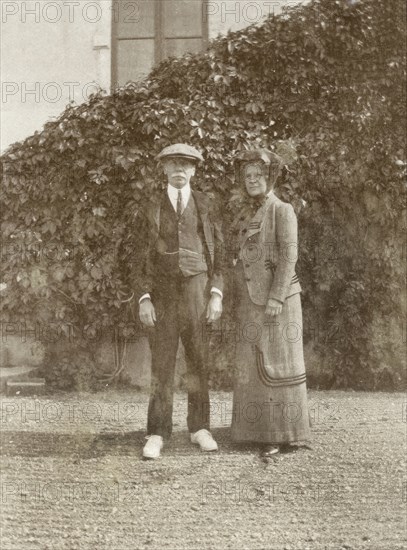 Portrait depicting Marchioness Caroline Lagergren and her brother Charles Russell in the..., 1913. Creator: Unknown.