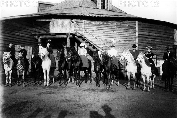 Circus (Strukova), 1900. Creator: LI Vonago.