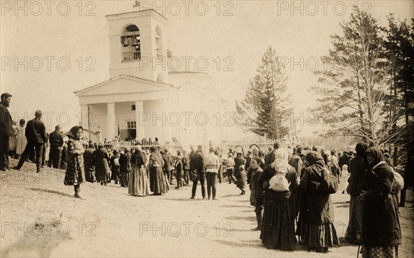 Waiting for the religious procession on Easter week (Bright Week) at the Znamensky..., 1913-14. Creator: S. Ia. Mamontov.