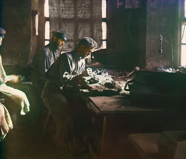 Molding of an artistic casting, Kasli Iron Works, 1910. Creator: Sergey Mikhaylovich Prokudin-Gorsky.