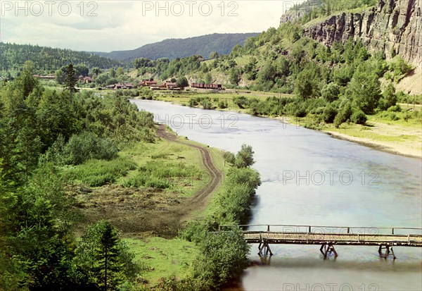 Krasnaia Cliff near the Miniar Station, between 1905 and 1915. Creator: Sergey Mikhaylovich Prokudin-Gorsky.