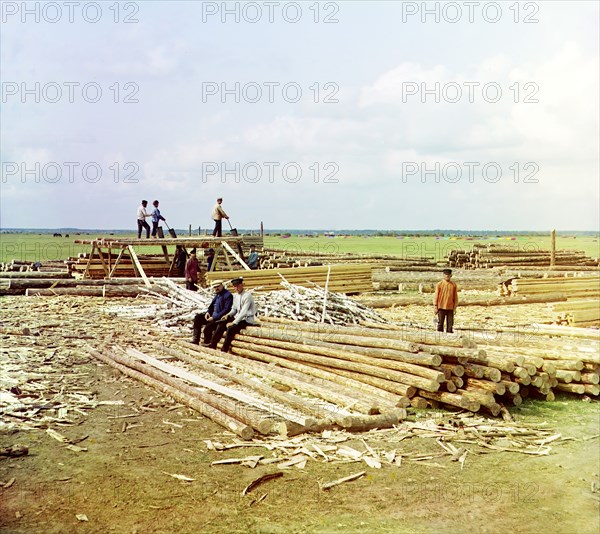 Log sawing, Kuzminskoy, 1912. Creator: Sergey Mikhaylovich Prokudin-Gorsky.