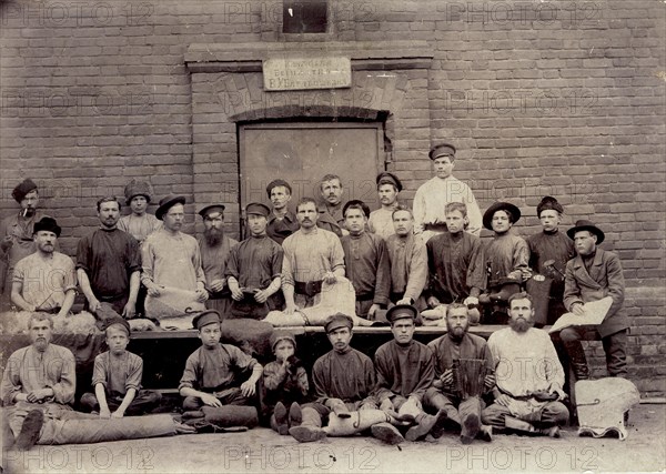 Workers of the rolling workshop V.U. Baraboshkina, 1915. Creator: Unknown.