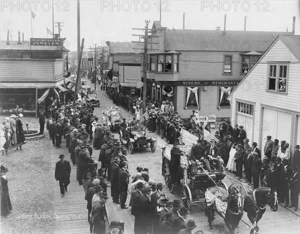 July 4th parade, 1915. Creator: Unknown.