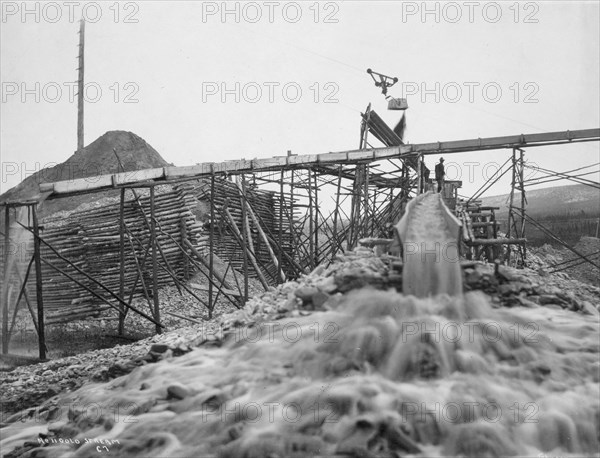 Washing gold, 1916. Creator: Unknown.