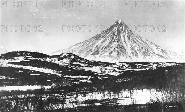 Klyuchevskoy volcano, 1922-1923. Creator: Rene Malaise.