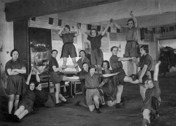 Cherepanovskaya nine-year school with a pedagogue, 1927. Creator: Unknown.